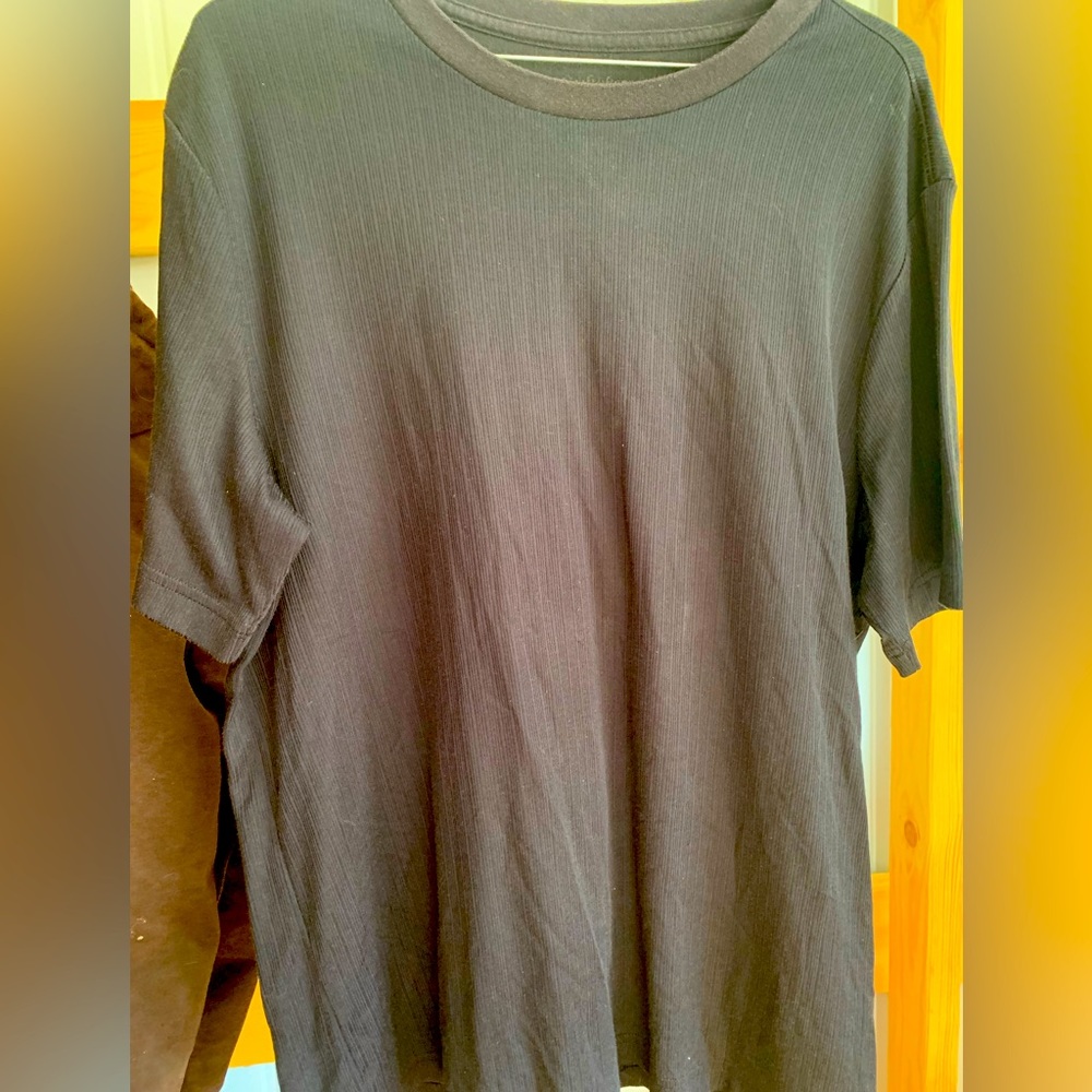 Men’s Croft & Barrow black tee
